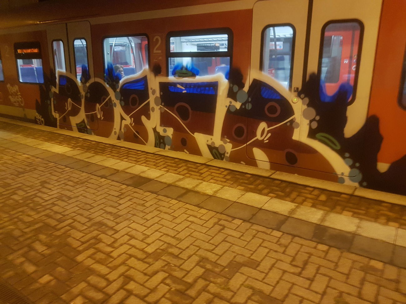 Graffiti Train in Köln - Photo by bocat - POSTR (2018)