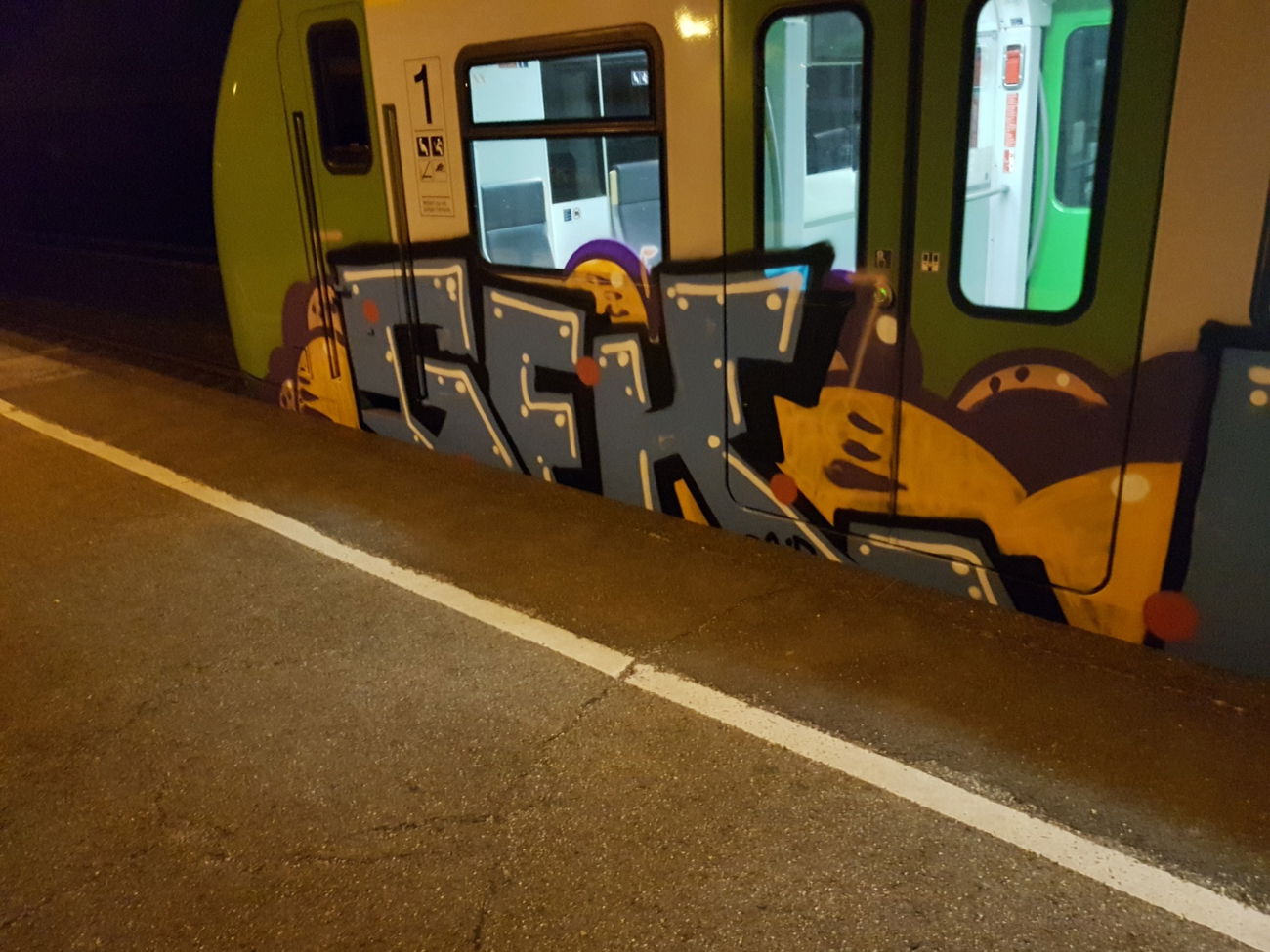 Graffiti Train in Düsseldorf - Photo by bocat - GFK (2018)