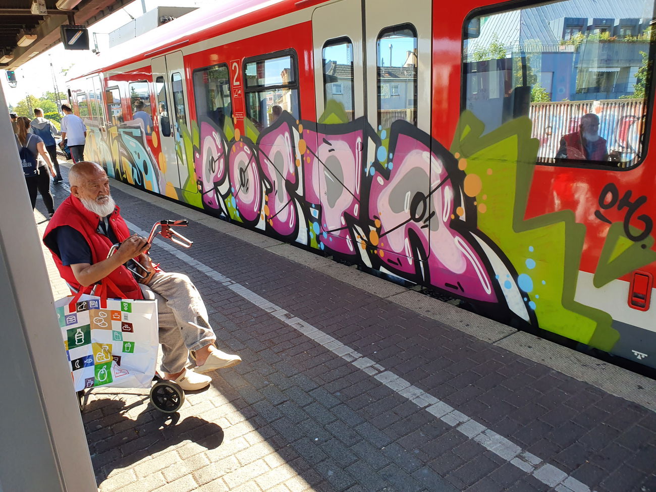 Graffiti Train in Köln - Photo by bocat - POSTR (2019)