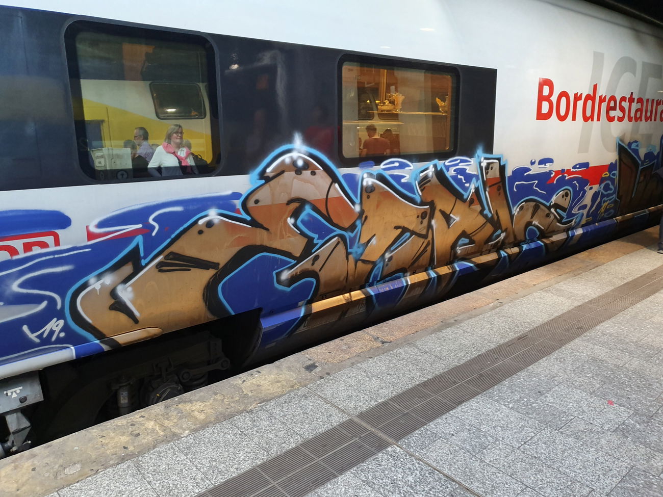 Graffiti Train in Köln - Photo by bocat - EGAL (2019)