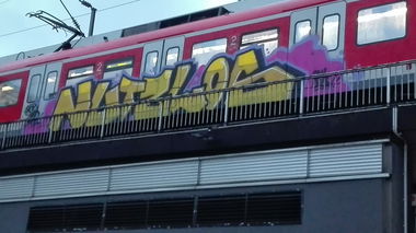 Graffiti Train in Köln - Photo by bocat - NUTZLOS
