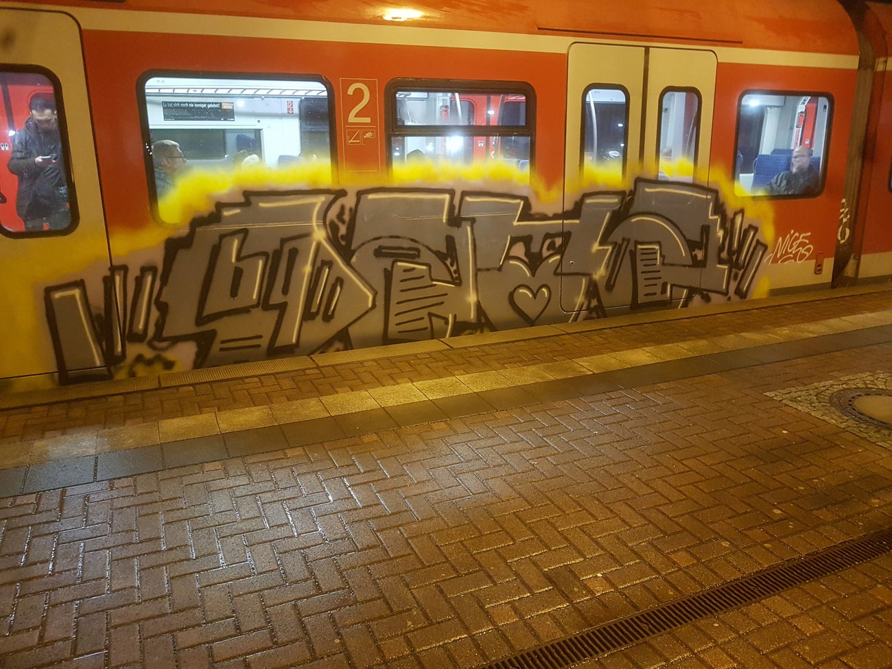 Graffiti Train in Köln - Photo by bocat - DATA (2018)