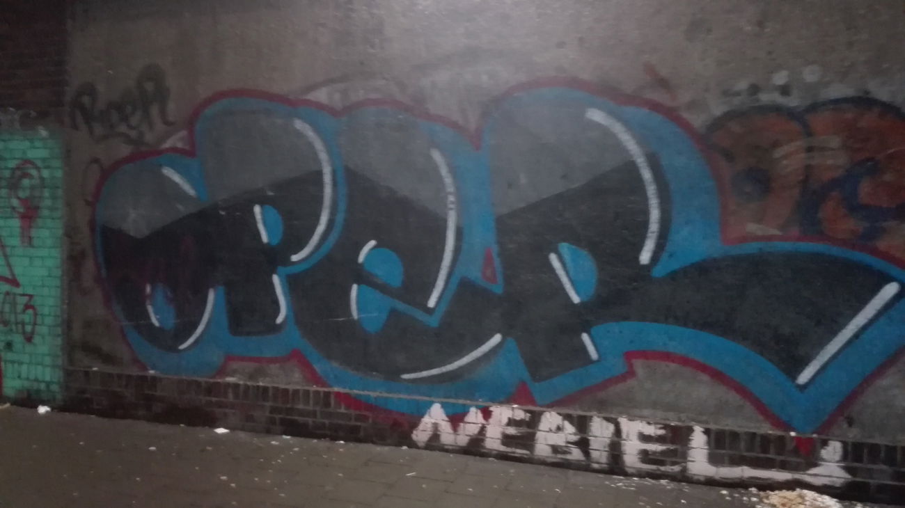 Graffiti Bombing in Düsseldorf - Photo by bocat - OPER