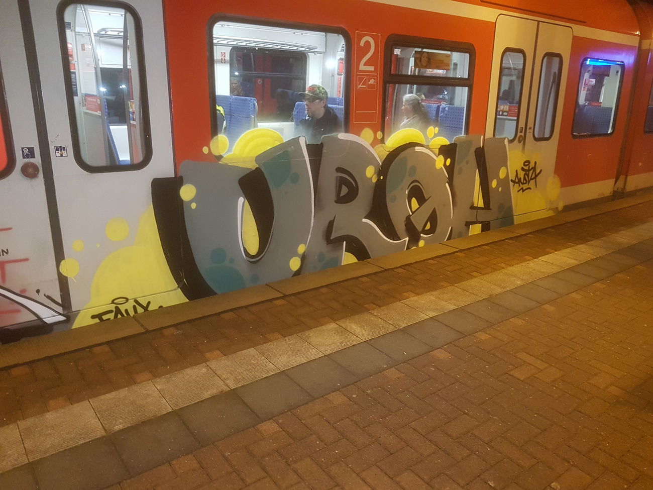 Graffiti Train in Köln - Photo by bocat - URGH (2018)