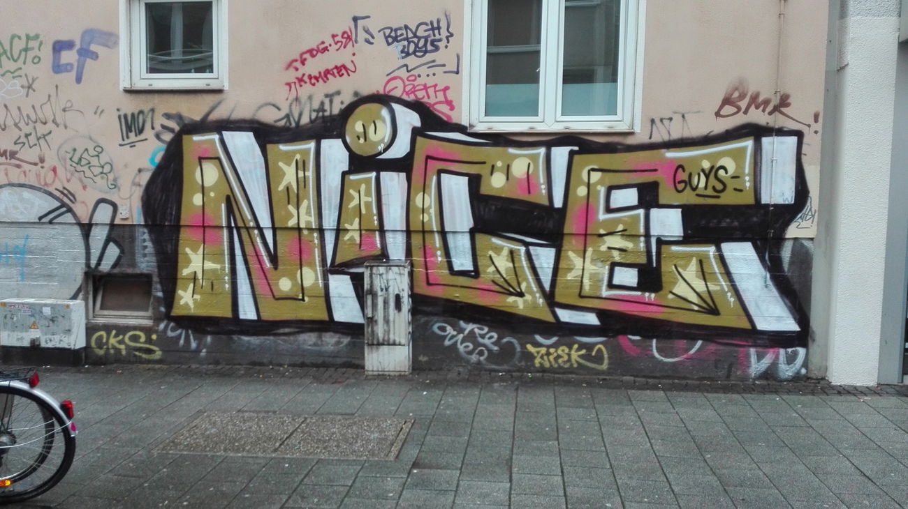 Graffiti Bombing in Köln - Photo by bocat - NICE (2017)