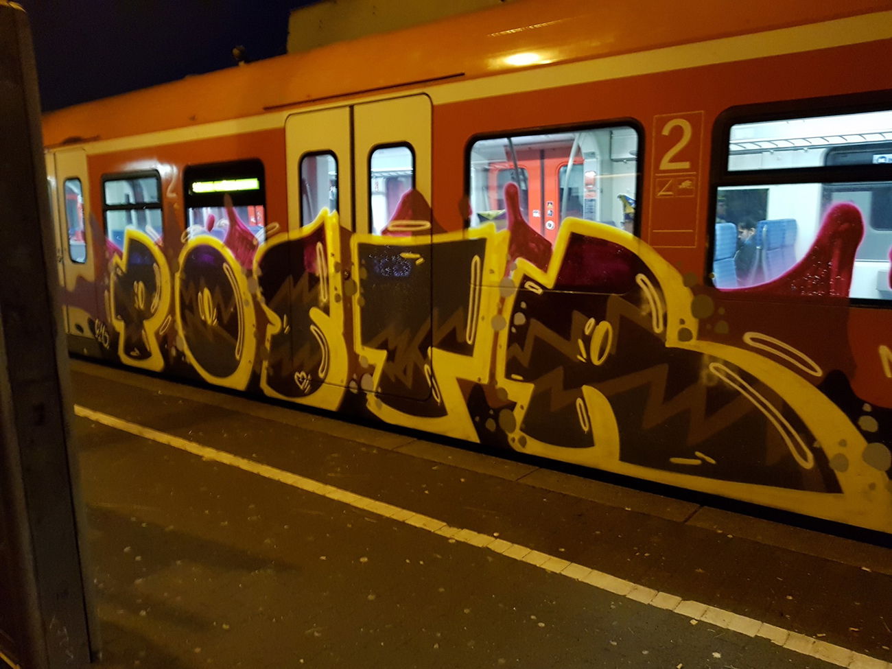 Graffiti Train in Köln - Photo by bocat - POSTR (2018)