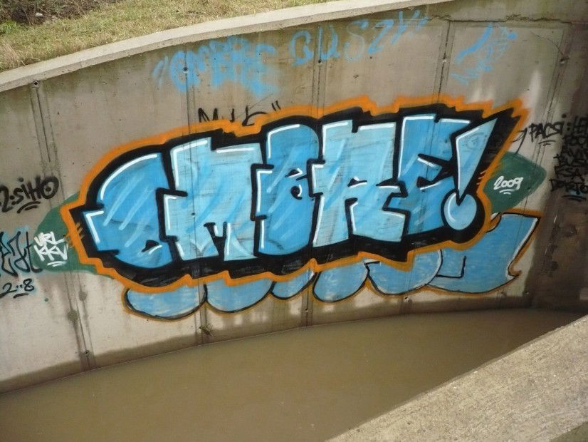 Graffiti Bombing - Photo by bombrstompr - ombre, url, kkv (2009)