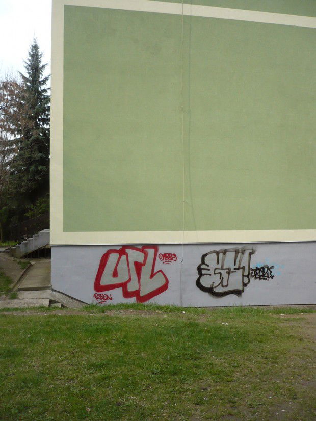 Graffiti Bombing - Photo by bombrstompr - url, ombre, gs (2009)