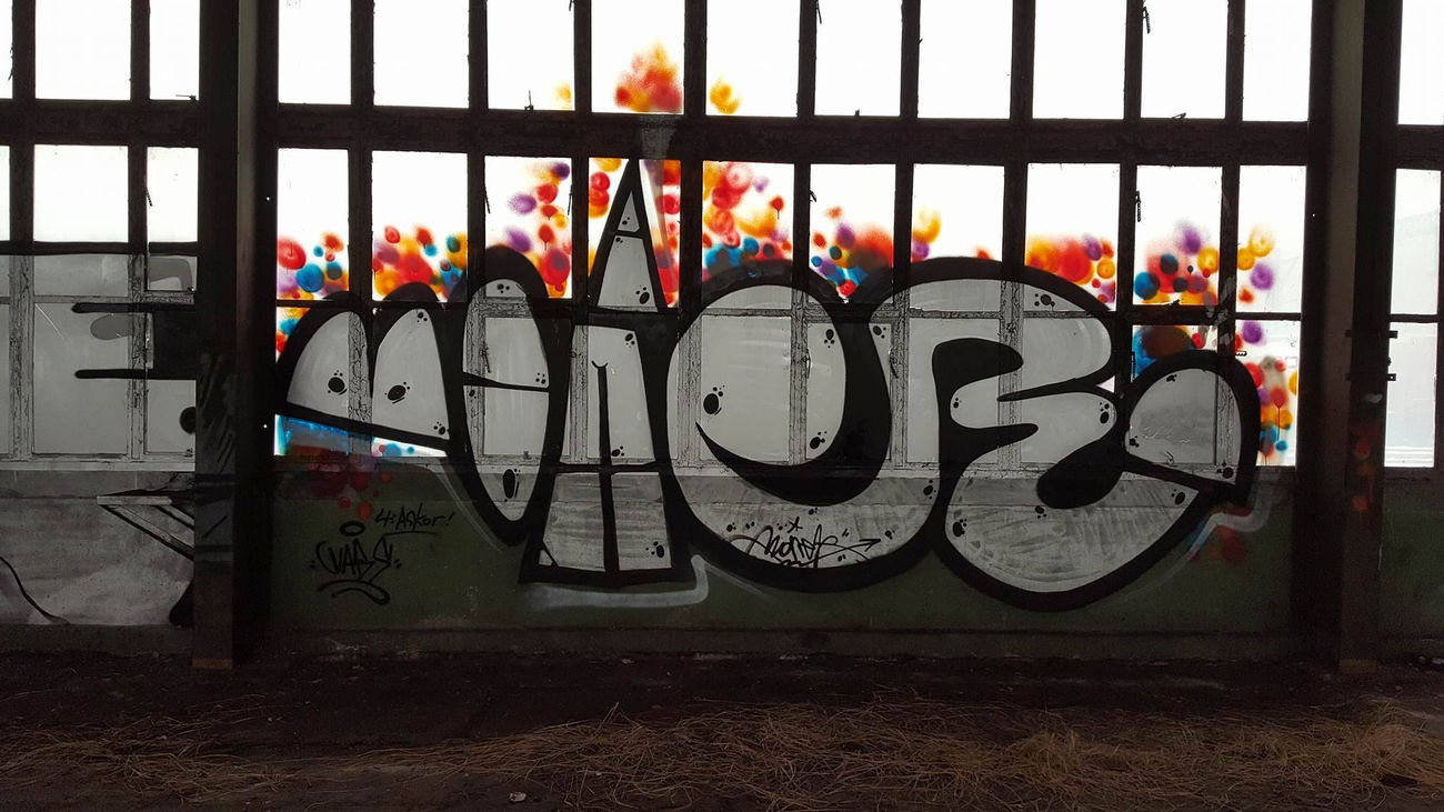 Graffiti Wall - Photo by boner1985