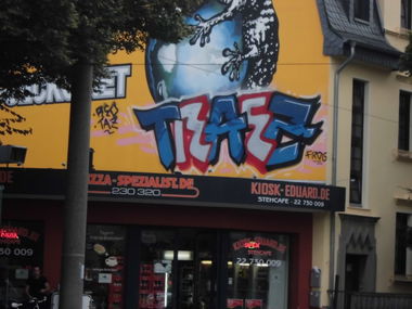 Graffiti Bombing - Photo by bonn - taz, reo (2012)