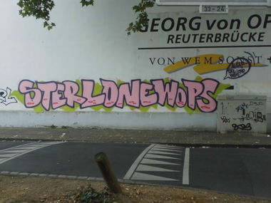 Graffiti Bombing - Photo by bonn - ster, lone, wops
