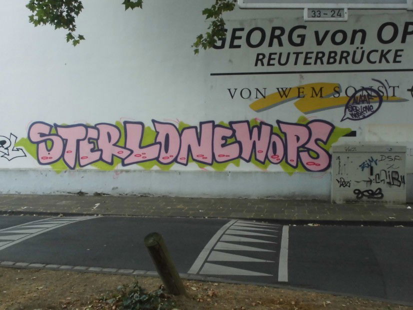 Graffiti Bombing - Photo by bonn - ster, lone, wops