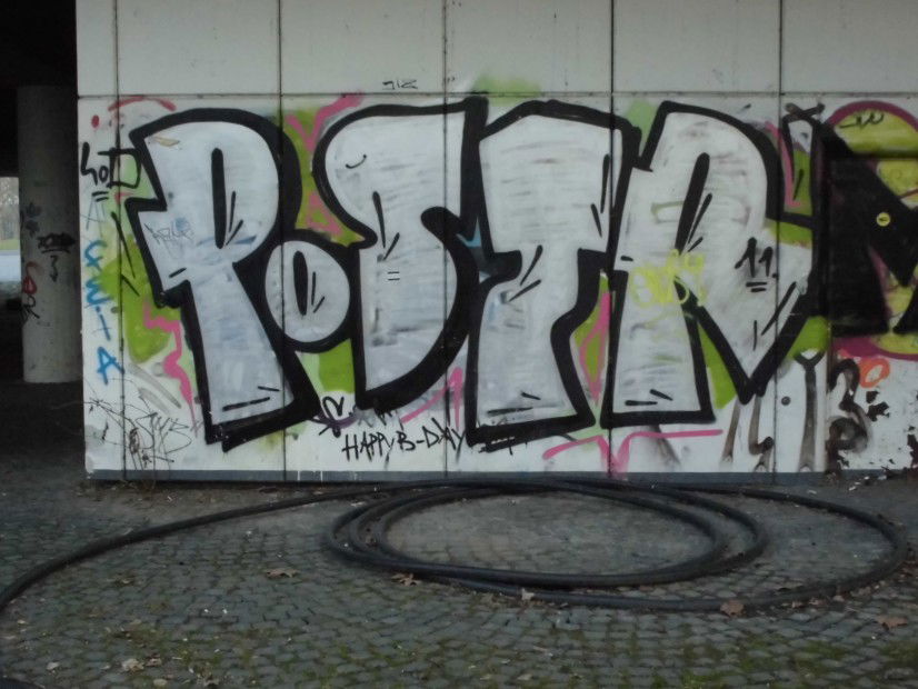 Graffiti Wall - Photo by bonn - postr, poster, sod (2011)