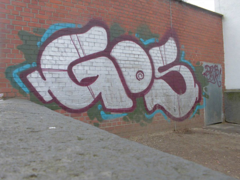 Graffiti Wall - Photo by bonn - gos, dens, osik