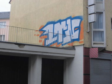 Graffiti Bombing - Photo by bonn - ltn, rooftop, köln