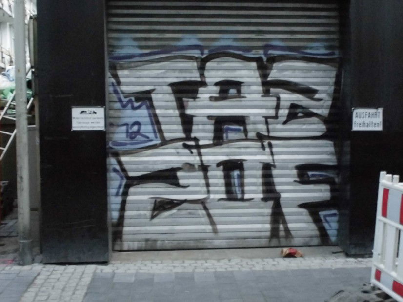 Graffiti Bombing - Photo by bonn - tazof, taz, zof (2012)