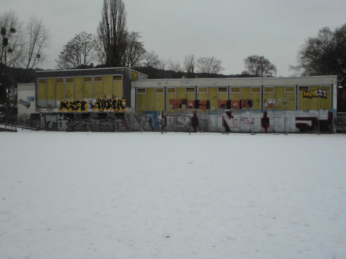 Graffiti Wall - Photo by bonn