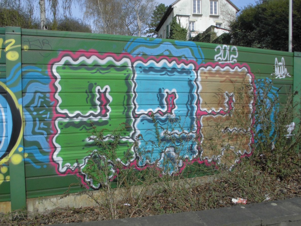 Graffiti Wall - Photo by bonn - 3?, ???, que (2012)