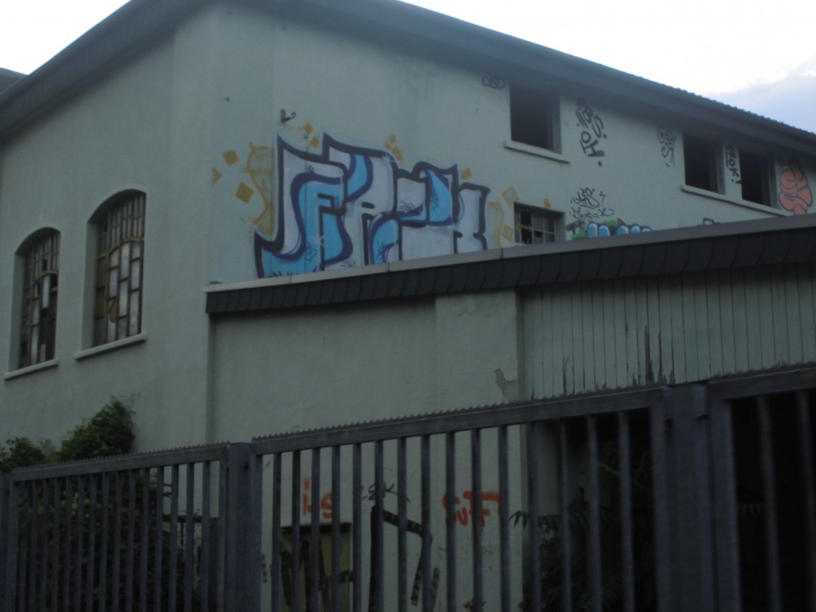 Graffiti Wall - Photo by bonn - frok, frog, oh