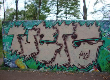 Graffiti Wall - Photo by bonn - tüte, te