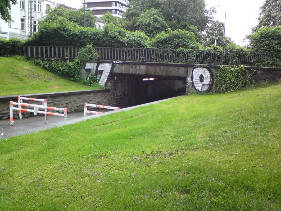 Graffiti Wall - Photo by bonn