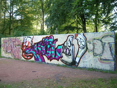 Graffiti Wall - Photo by bonn - tüte, te, böl