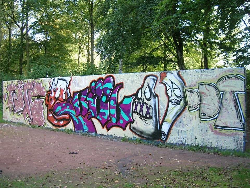 Graffiti Wall - Photo by bonn - tüte, te, böl
