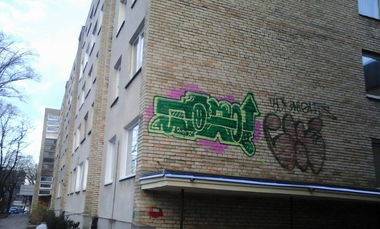 Graffiti Wall - Photo by bou2020 - vilnius, roof (1999)