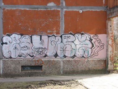 Graffiti Wall - Photo by bou2020 - preticular, thing (2005)