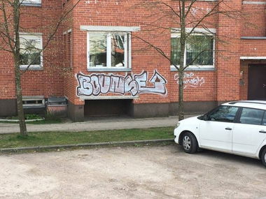 Graffiti Wall - Photo by bou2020