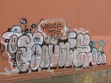 Graffiti Wall - Photo by bou2020 (2001)