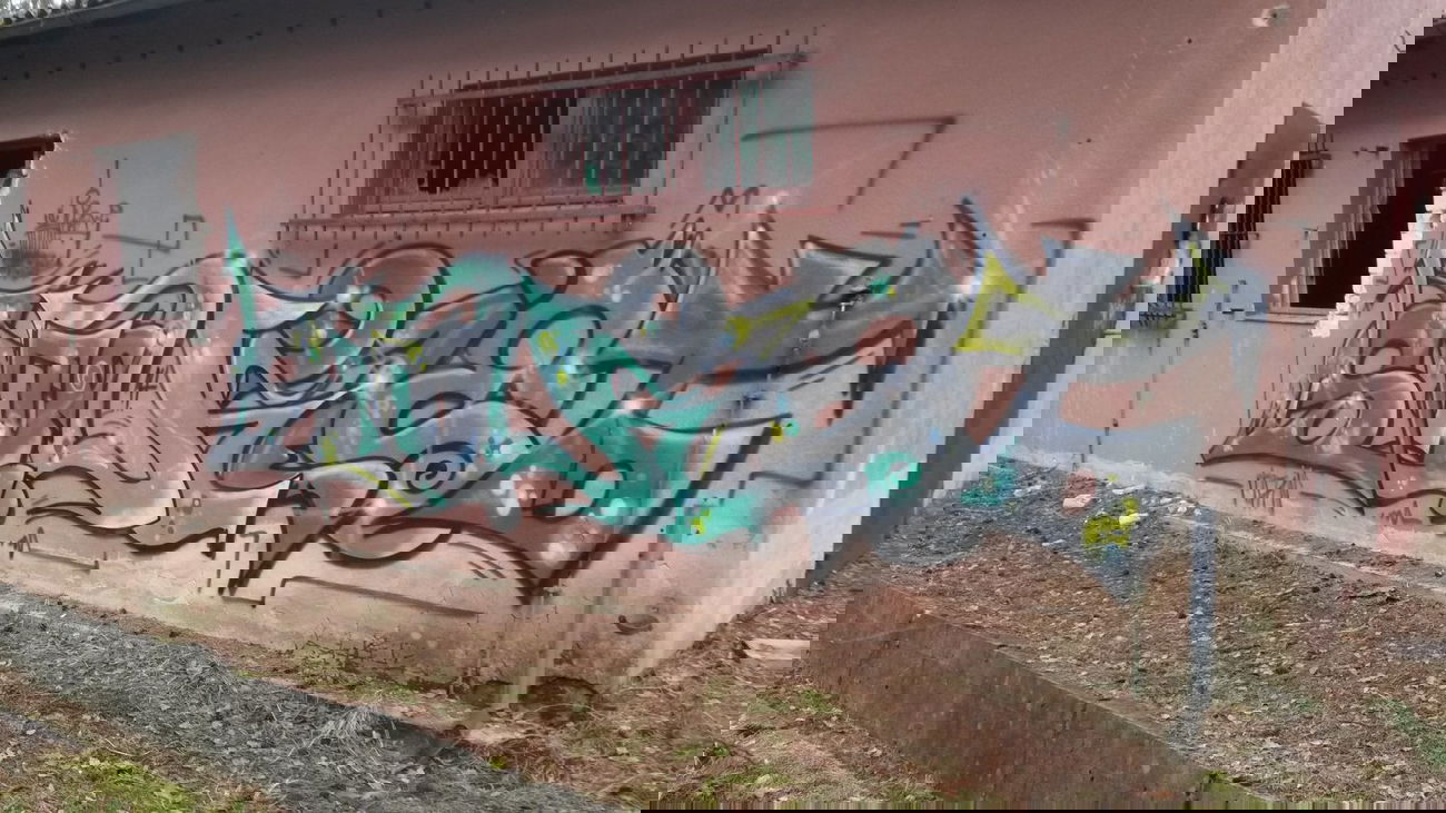 Graffiti Wall - Photo by bpowder - soul512, klet, main (2014)