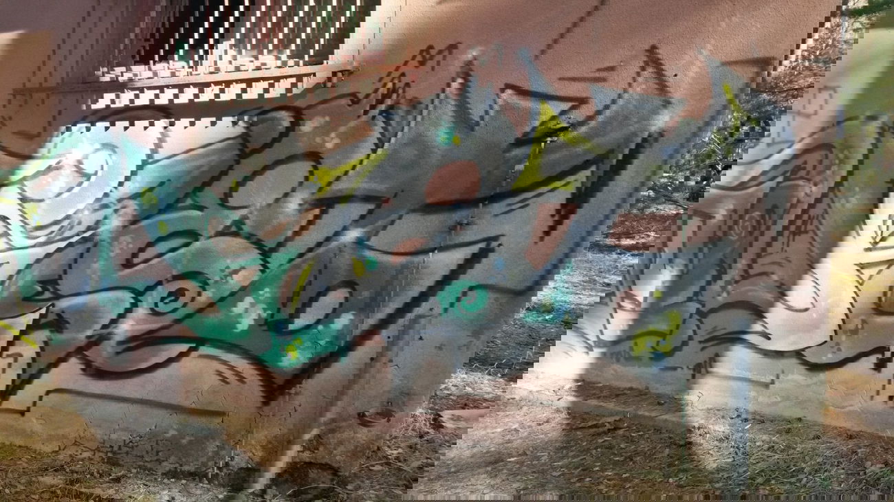 Graffiti Wall - Photo by bpowder - klet, main, crew (2014)