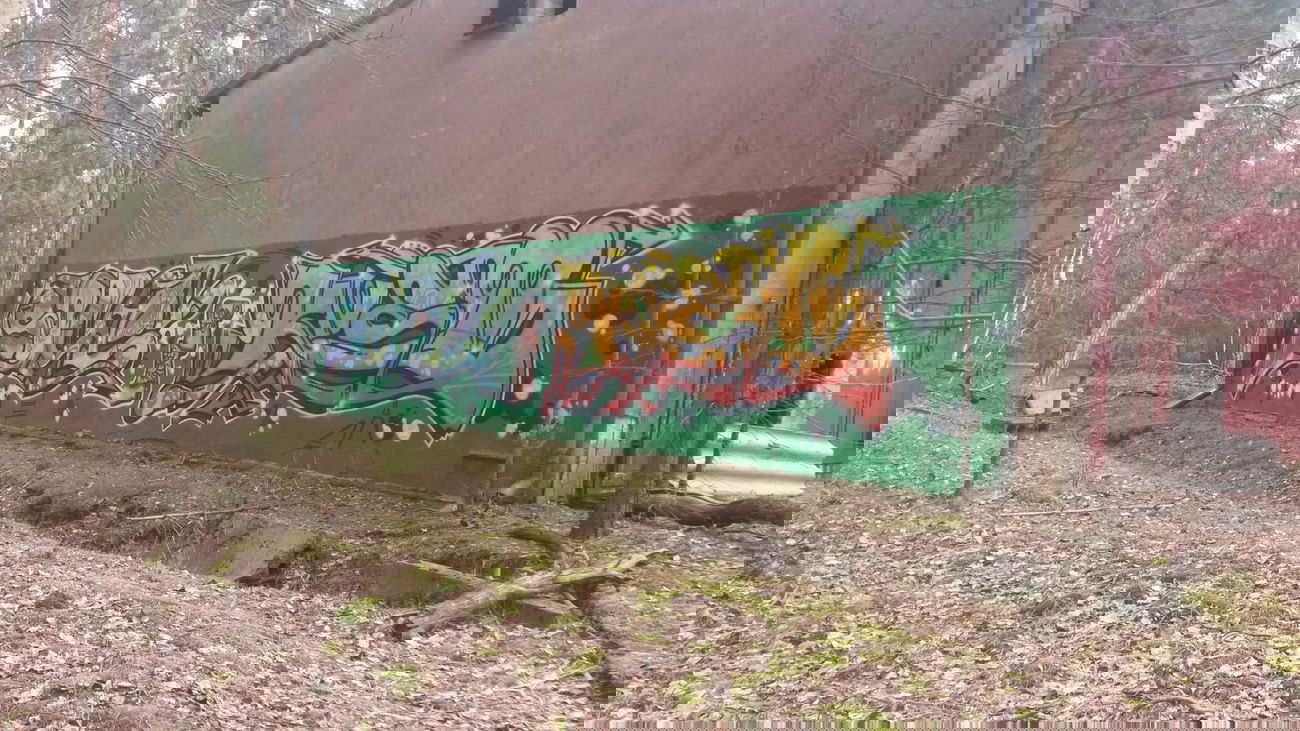 Graffiti Wall - Photo by bpowder - soul512, klet, main (2009)