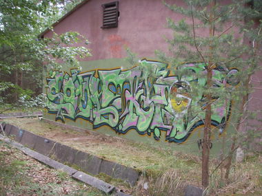 Graffiti Wall - Photo by bpowder - soul512, klet, main (2009)