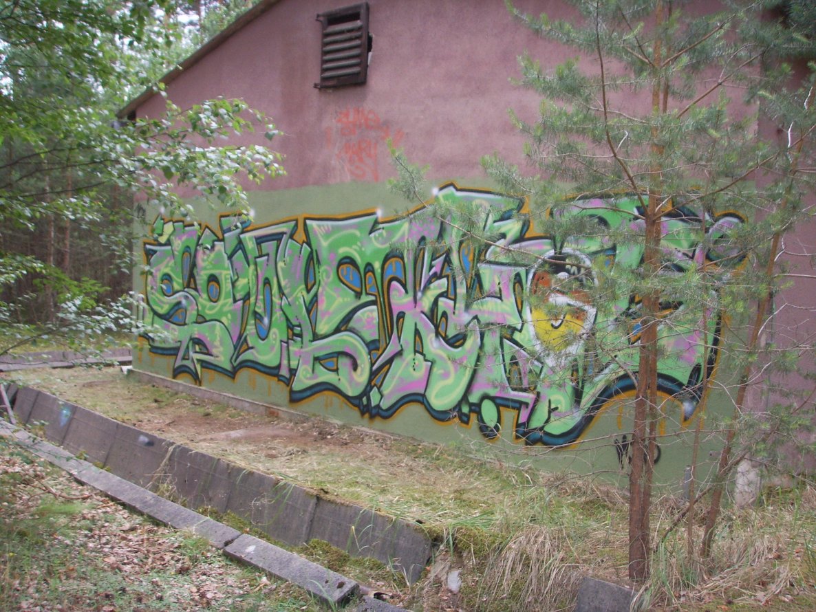 Graffiti Wall - Photo by bpowder - soul512, klet, main (2009)