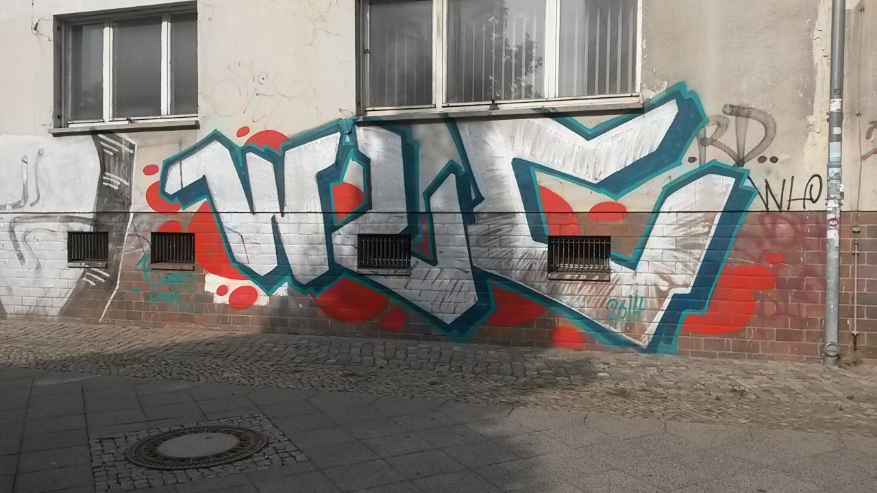 Graffiti Bombing - Photo by bpowder - WLC, Berlin