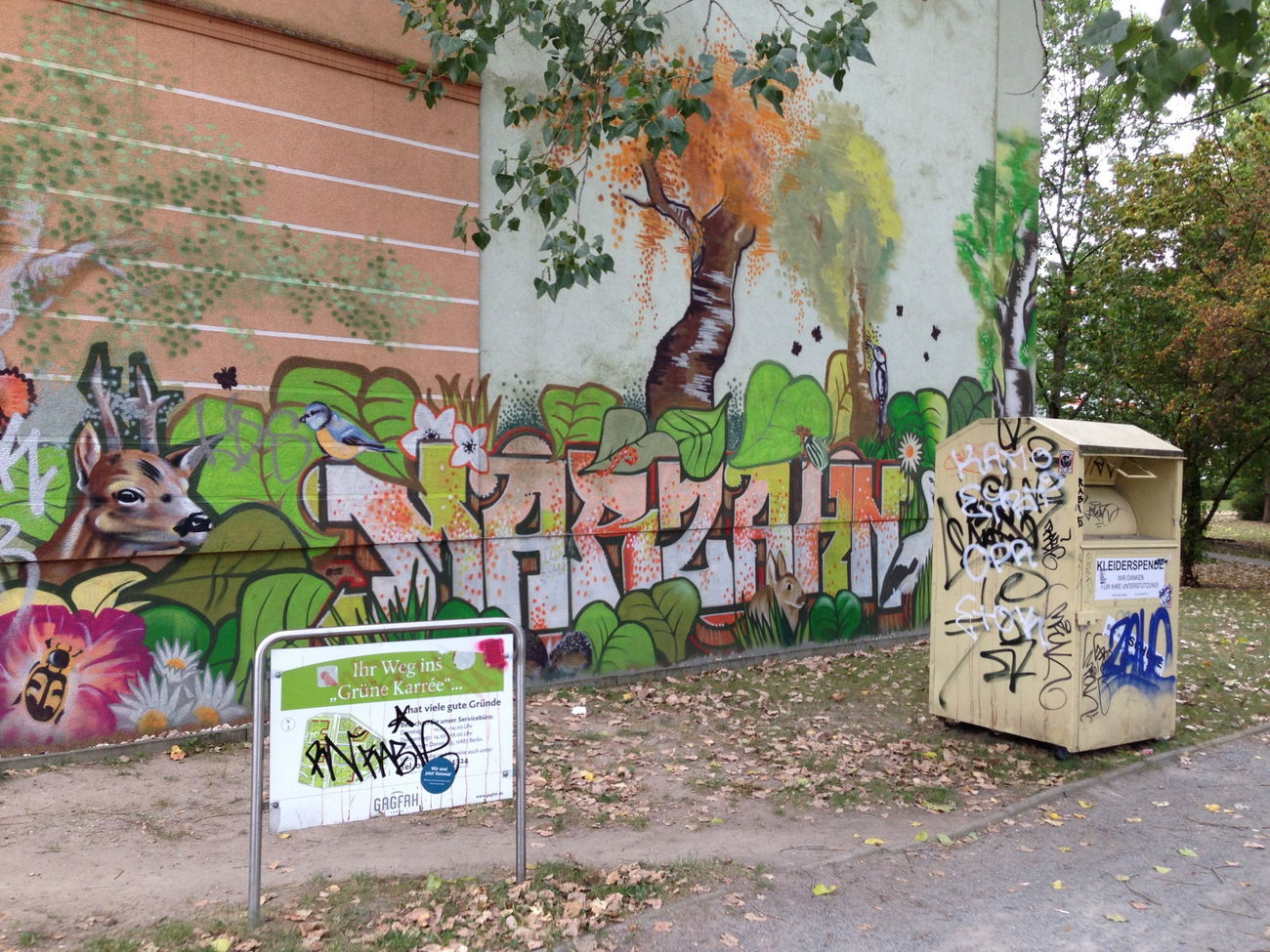 Graffiti Wall - Photo by bpowder - berlin, marzahn, dister