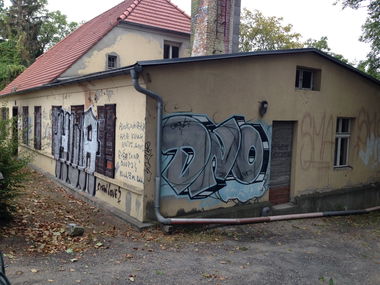 Graffiti Bombing - Photo by bpowder - Berlin, DENO, RTS