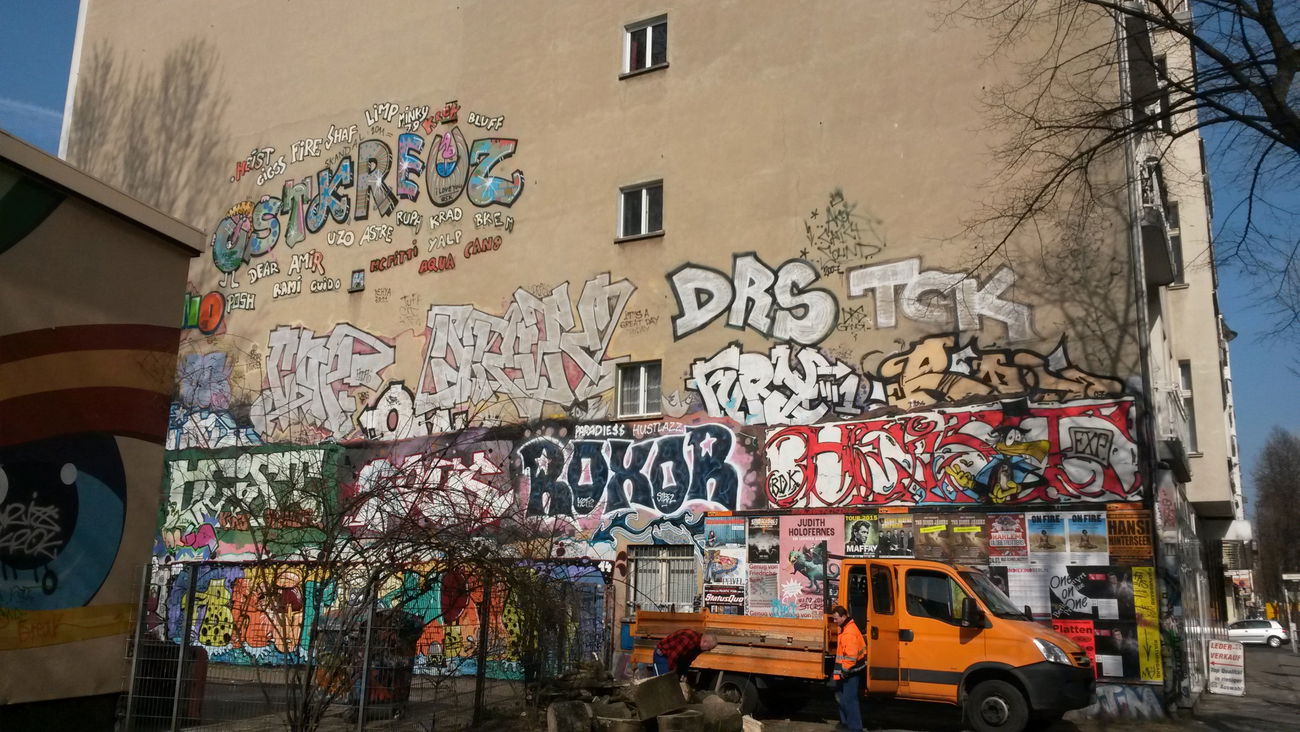 Graffiti Wall - Photo by bpowder - berlin, ostkreuz, uzo (2013)