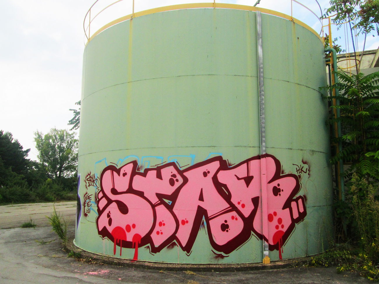 Graffiti Bombing - Photo by br4k3s - star (2014)