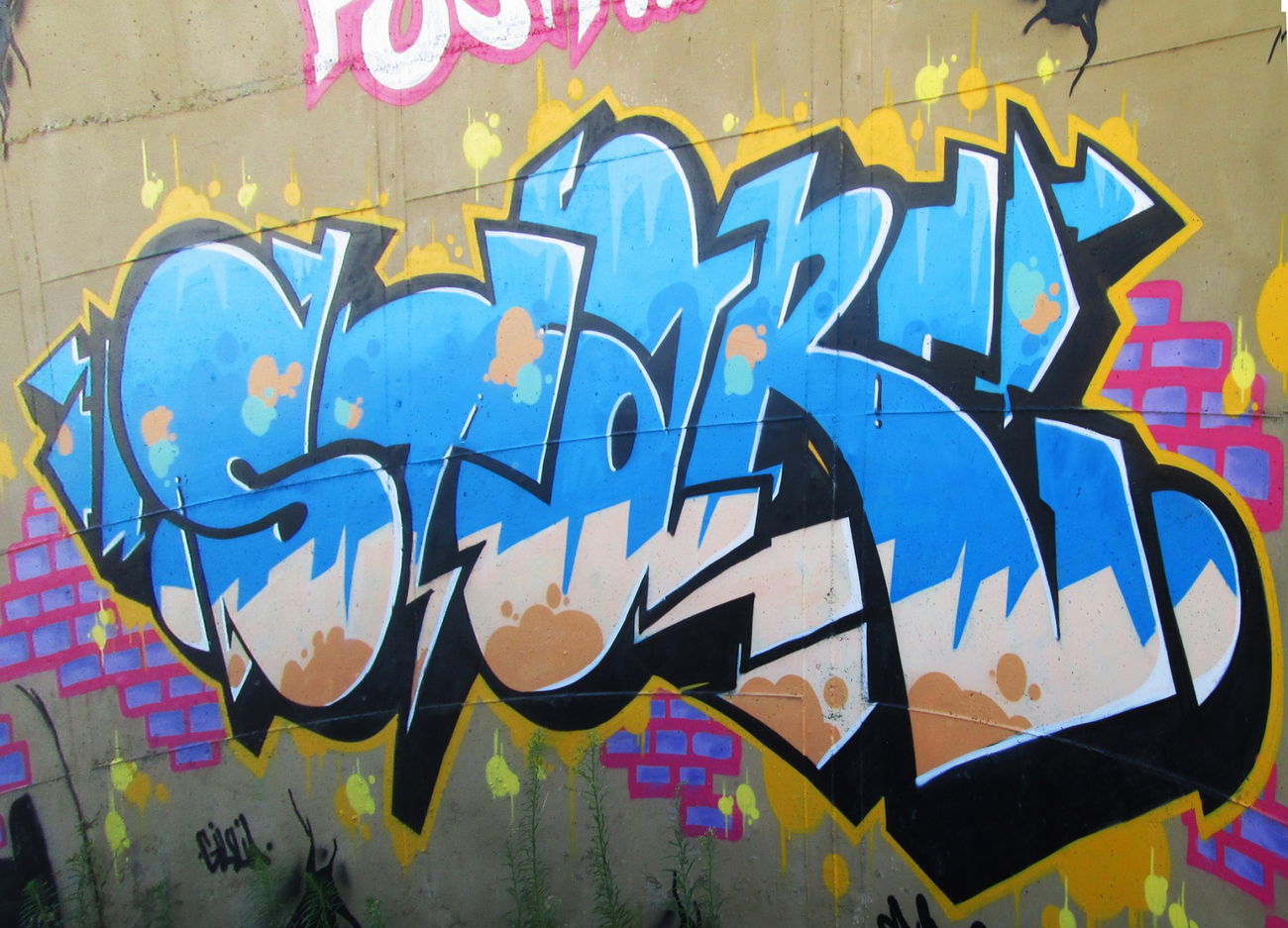Graffiti Wall - Photo by br4k3s - star (2013)