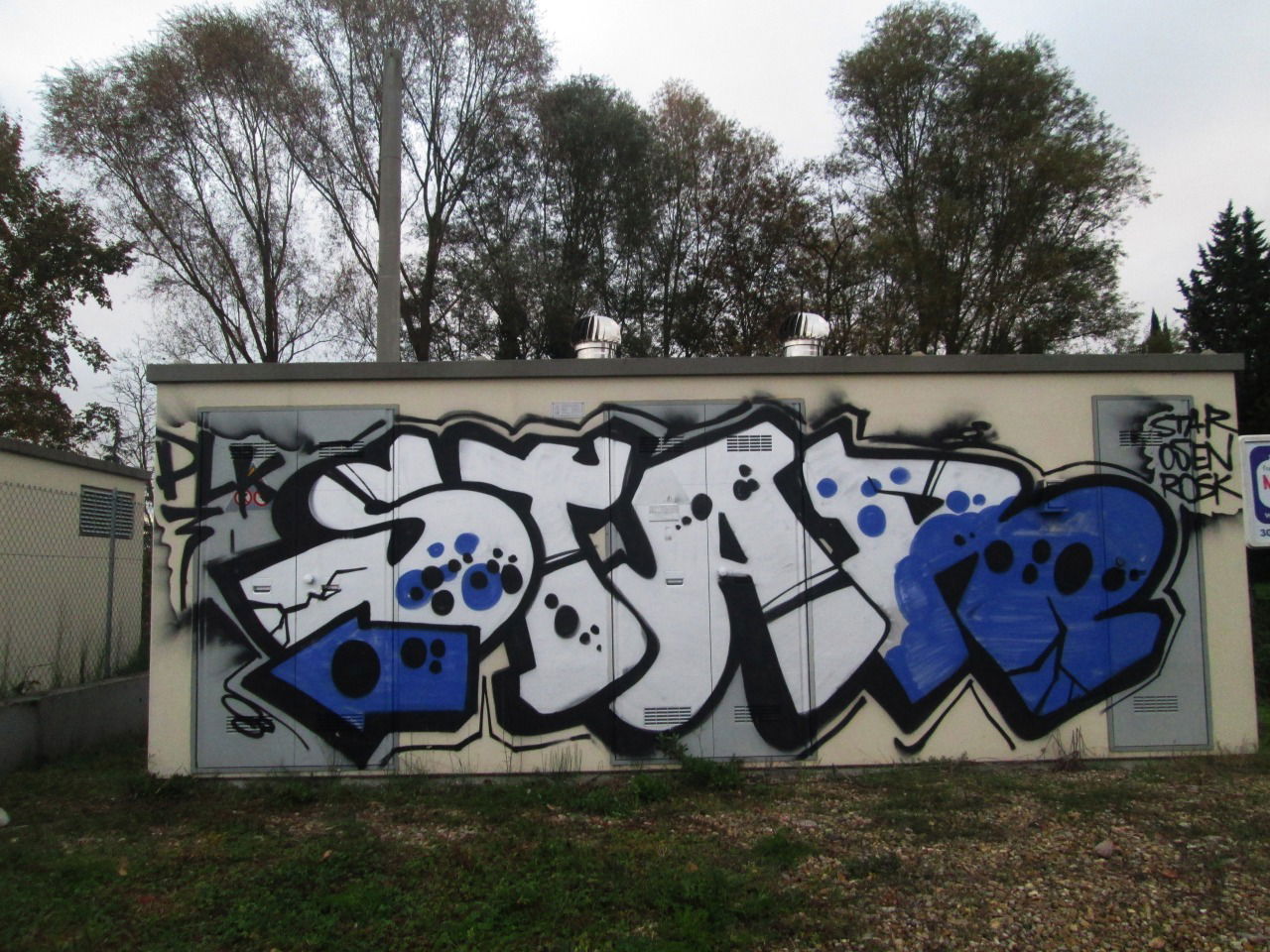 Graffiti Wall - Photo by br4k3s - star (2014)