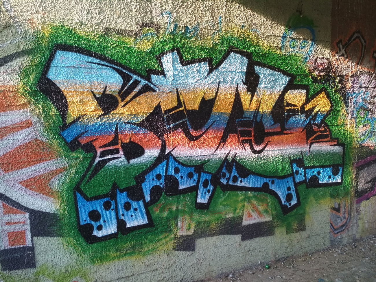 Graffiti Wall - Photo by bucket1