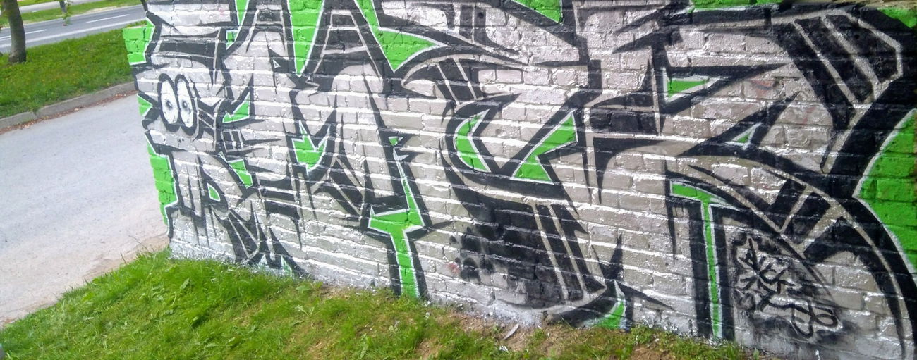 Graffiti Wall - Photo by bucket1 (2017)
