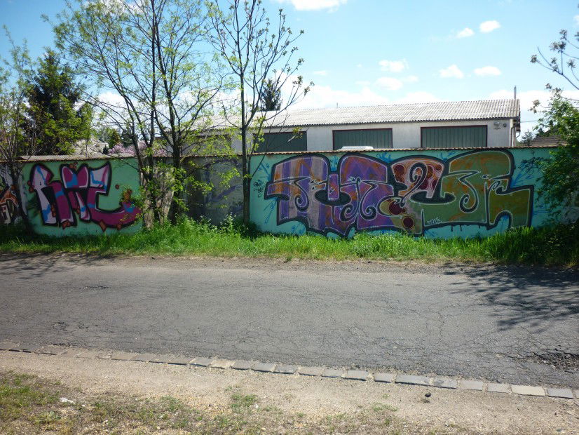 Graffiti Wall - Photo by bug