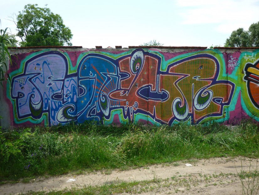Graffiti Wall - Photo by bug - b.