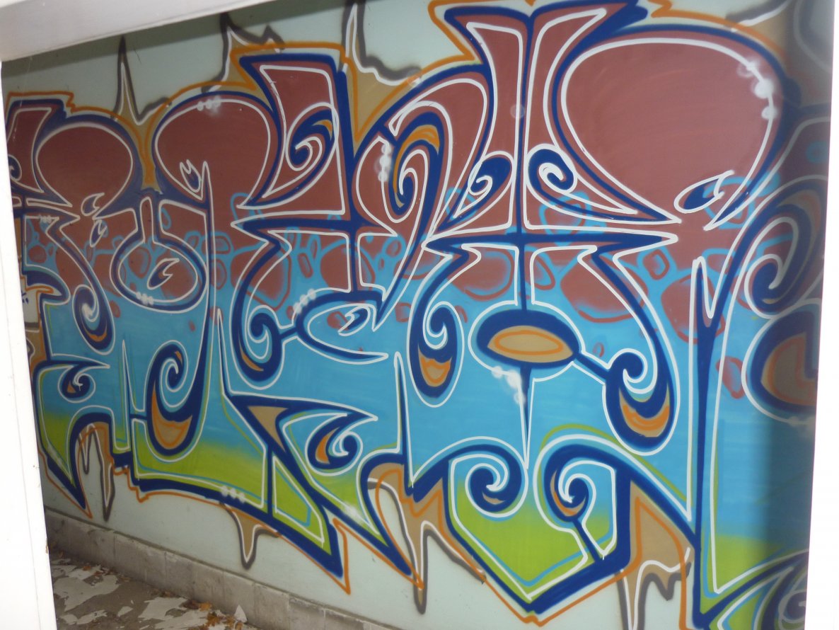 Graffiti Wall in Pálosvörösmart - Photo by bug - suncity (2013)