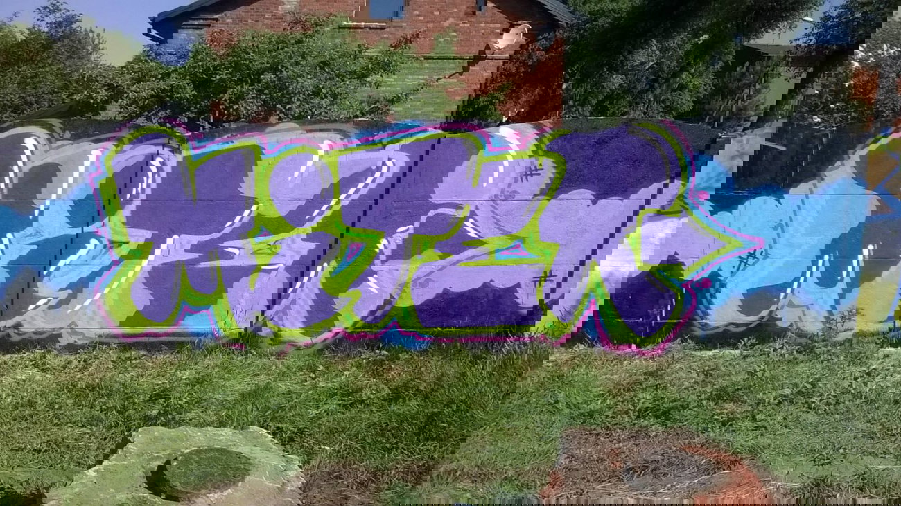 Graffiti Wall - Photo by buldii - Miter (2014)