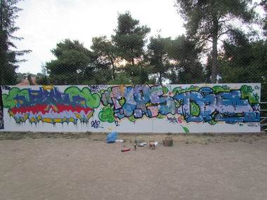 Graffiti Wall in Greece - Photo by bwkskiober - bwks, dps (2012)